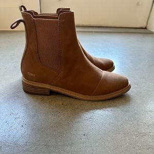 Tom’s Chelsea boots